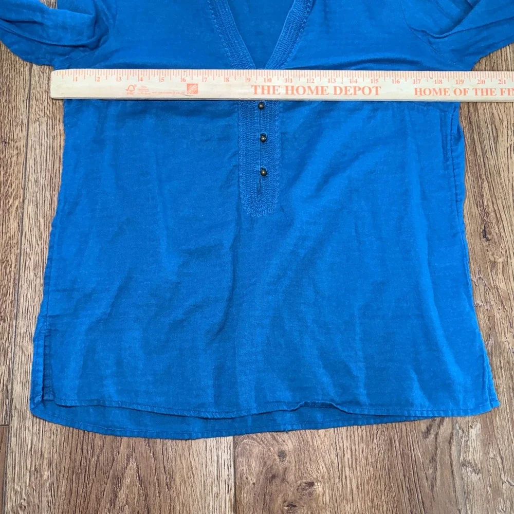 Old Navy Blue Cotton Embroidered Split Neck Blouse Womens M boho bronze buttons